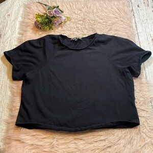 GSTQ Black Short Sleeve Crop Tee sz XL